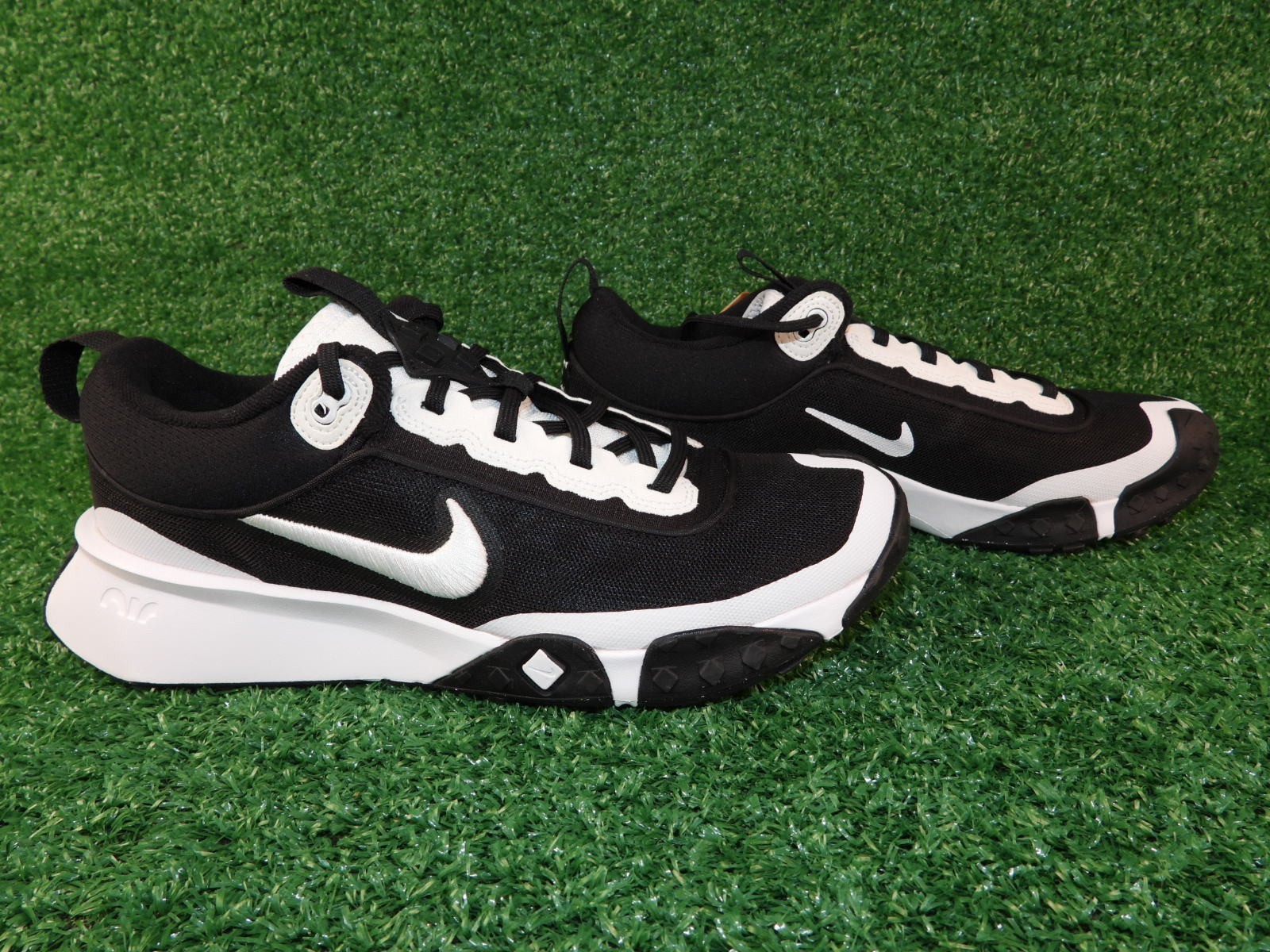 NIKE Air Diamond Varsity Turf Men's 9.5 Black White Baseball Shoes DZ0502-004 thumbnail 6