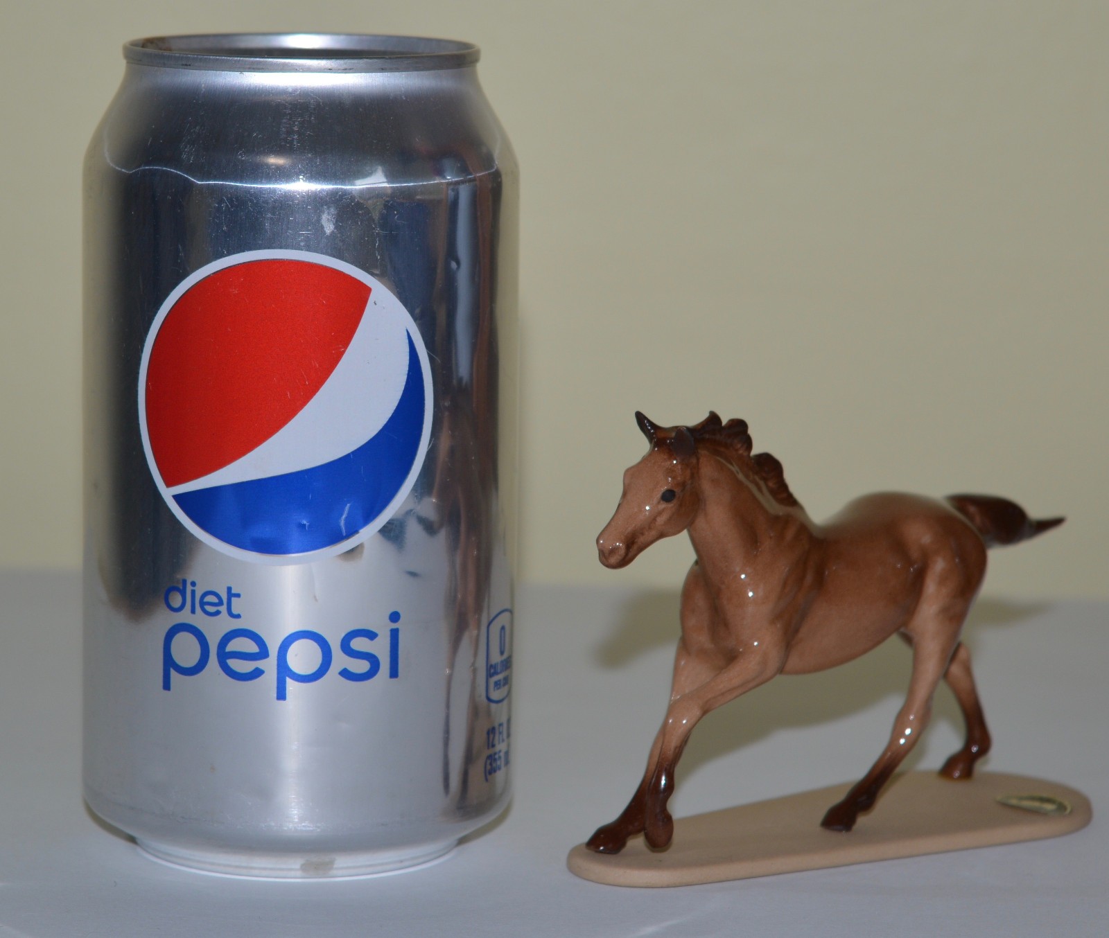 Hagen-Renaker #4005 SEABISCUIT Porcelain  Horse  - Very Nice