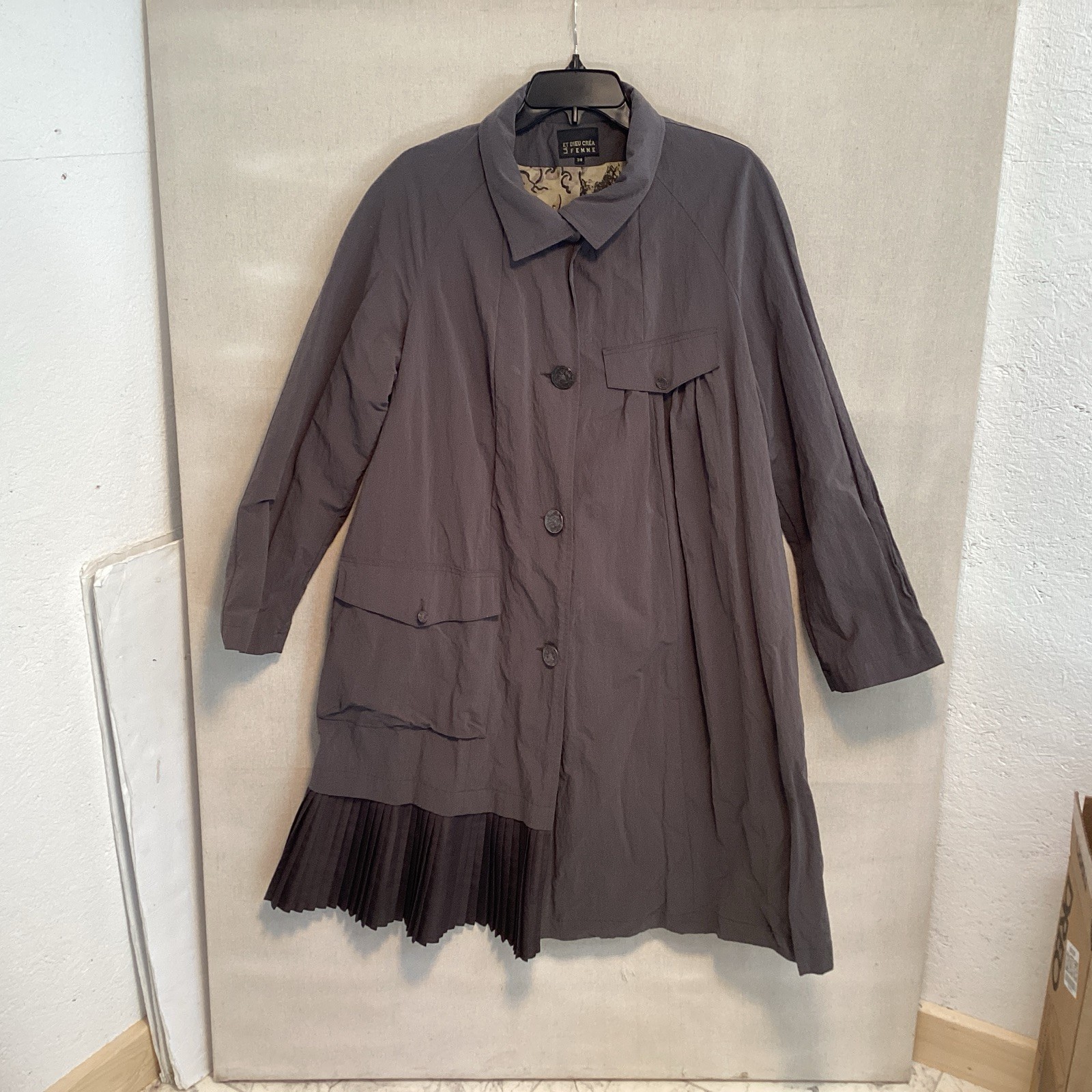 et dieu crea femme coat sz 38 gray pleated hem pockets