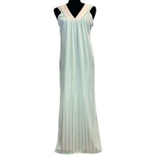 Vintage slip lingerie nightgown with lace detail around vneck line sz M mint gr