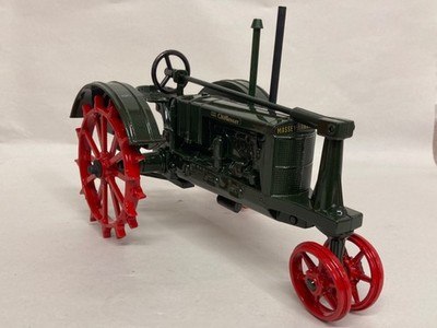 Ertl 1103TA Massey Harris Challenger Traktor Tracteur Collector Ed im Maßstab 1:16