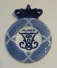 Royal Copenhagen Gedenkteller von 1912 RC-CM138 mit K&ouml;nigskrone