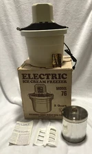Vintage ELECTRIC ICE CREAM FREEZER Model 76 Richmond Cedar Works 2 QT Yum Yum