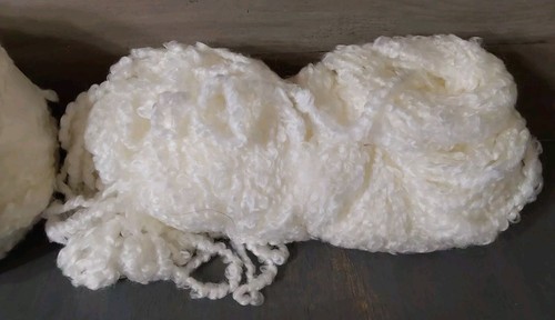 Lion Brand Homespun Yarn White No Label 2 Skeins - Picture 3 of 4
