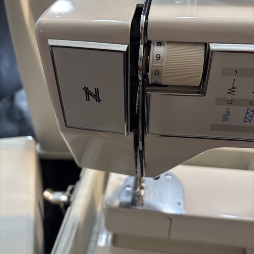 Necchi Model 575 FA Nähmaschine schön nur wenige Male benutzt kostenloser Versand - Bild 7 von 20