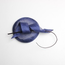 Cappello fascinator con piume blu navy e gialle, cappello Kentucky Derby, matrimonio, chiesa, festa del tè, festa in giardino, Ascot, cappello da festa reale, madre della sposa - Italia