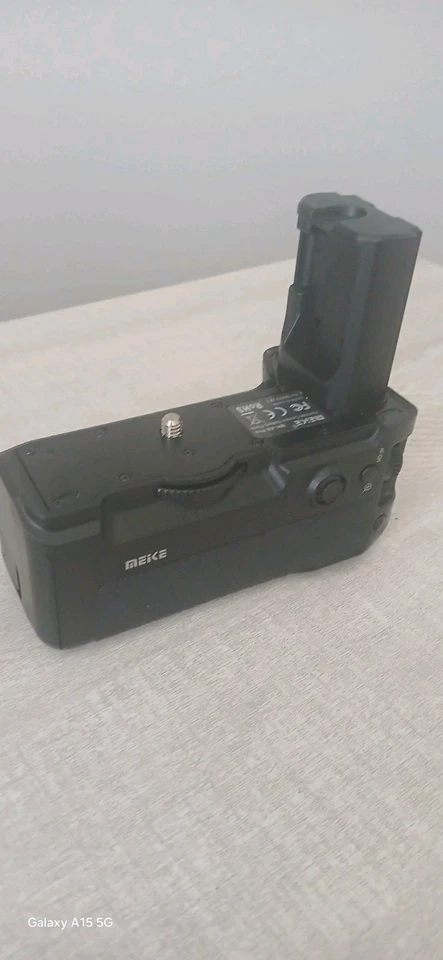 Paquete de empuñadura de batería vertical para Canon EOS 550D 600D 650D 700D T5i T4i T3i T2i Foto 4 de 4