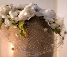VINTAGE WHITE FLORAL HAT WITH VEIL VELVET RIBBON CROWN FASCINATOR