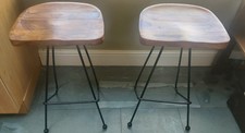 Set of 2 Industrial Style Bar Stools With Mango Wood Seats And Black Metal Legs