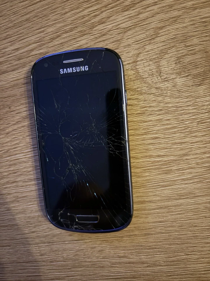 Samsung Galaxy S3 Mini 16GB schw ohne Ladekabel+Verpackung+ headset aber TOP, Foto 3 von 3
