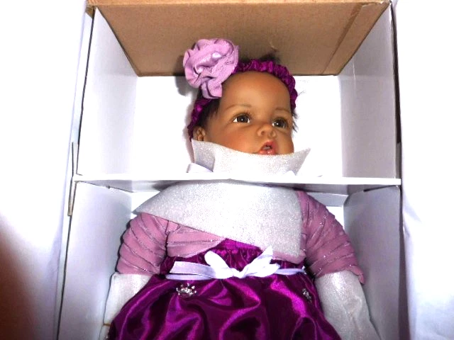 ASHTON DRAKE/ELLY KNOOPS VINILO Y TELA FIRMA AA "BONITO COMO UNA PRINCESA" CON CERTIFICADO DE AUTENTICIDAD Foto 2 de 4