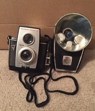 Vintage KODAK BROWNIE REFLEX 20 Camera w/ Kodak Rotary Flasholder Type - 1