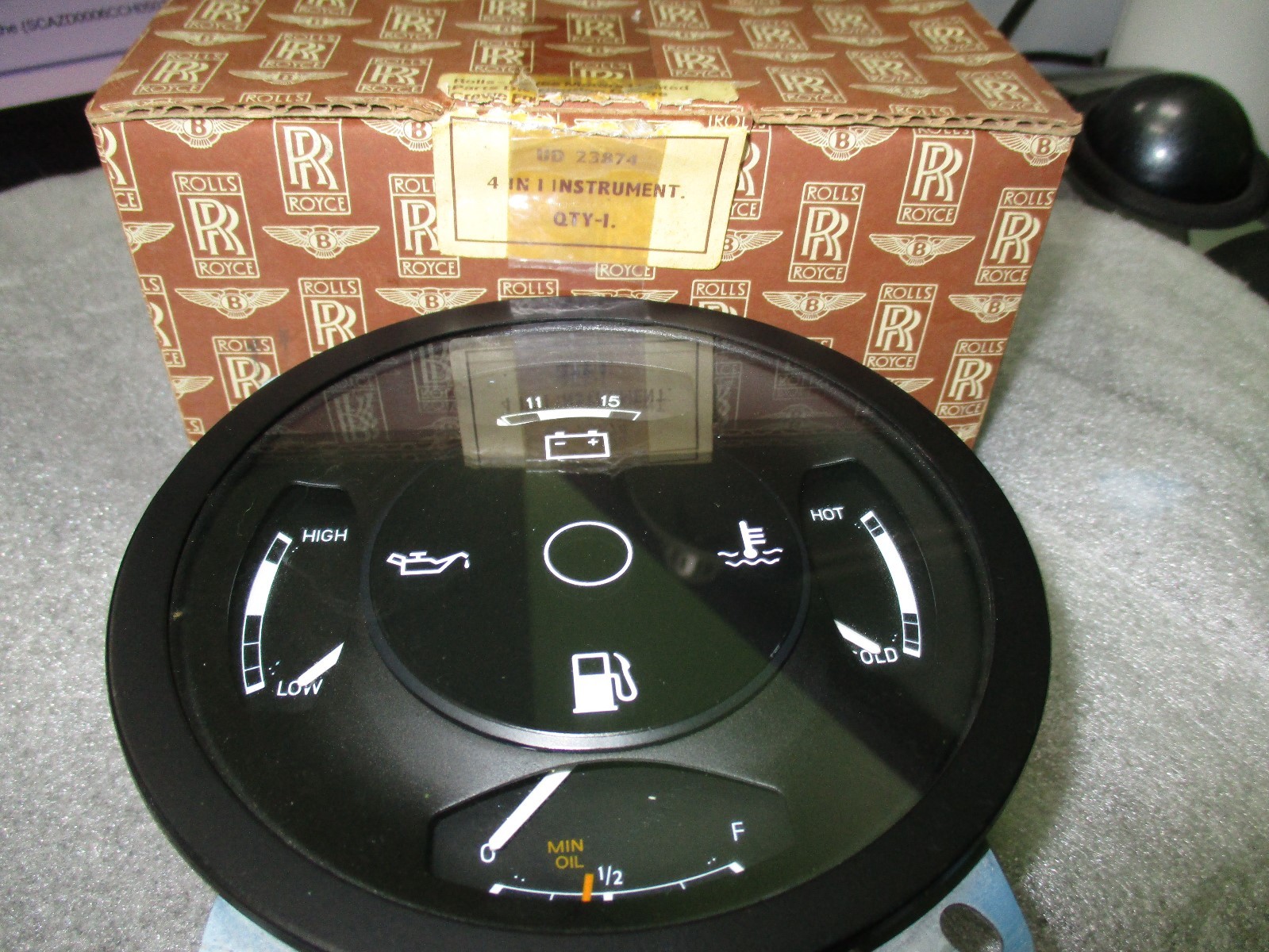 Rolls Royce Corniche, Bentley Continental dash gauge UD23874, NOS  four in one