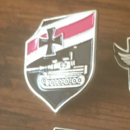 tank  WW2 German Army Military Wehrmacht  Pin Badge