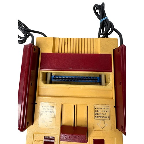 Japanese Nintendo Famicom Console Only FOR PARTS OR REPAIR From Japan HVC-001 - Picture 2 of 10
