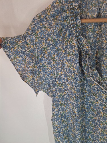 Max Studio Floral Blouse Size Small Blue Short Sleeves V Neck - Picture 5 of 7