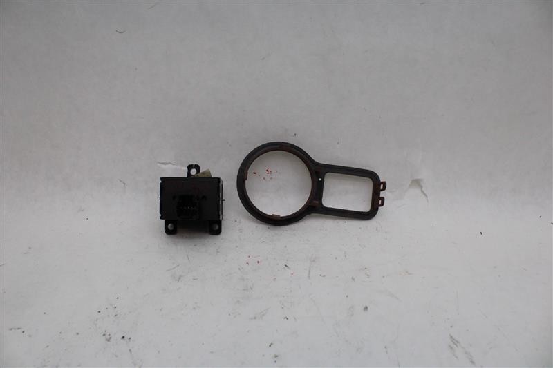 FRONT DOOR WINDOW SWITCH Maserati Quattropo 2014 14 68141052AC 1094325