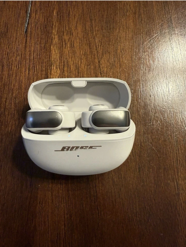 Bose Quietcomfort Headphones and Ultra Open Earbuds - Image 3 of 4