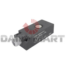 New In Box BAUMER USDK 30D9003/S14 Ultrasonic Sensor