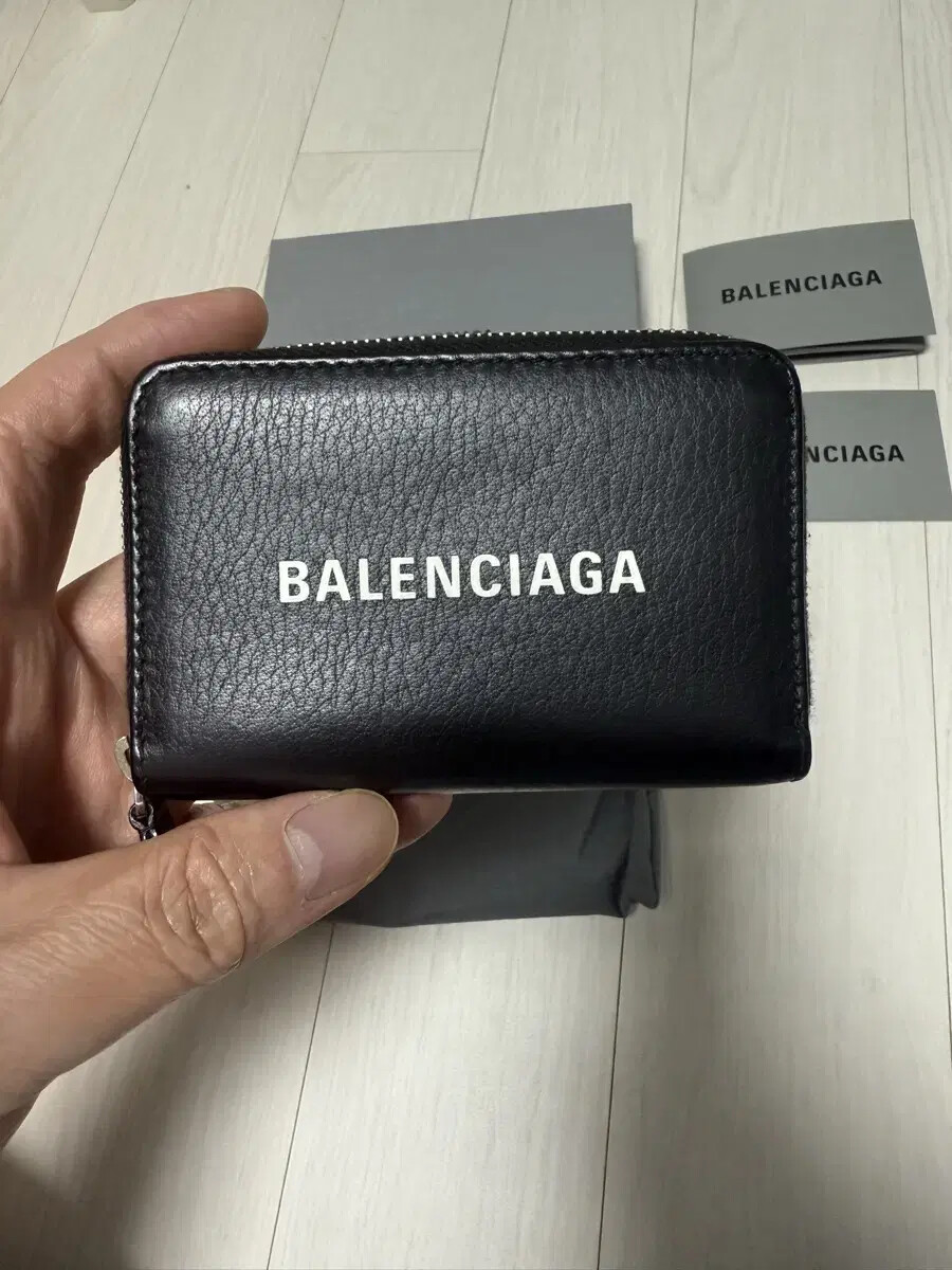 Balenciaga★ロゴプレート ジップ カードホルダー Balenciaga logo zip card holder | eBay
