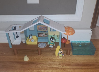 Bluey Ultimate Beach House Cabin Playset