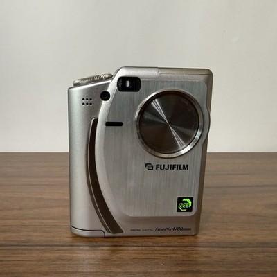 Fujifilm FinePix 4700z Digital Camera Silver Japan Tested