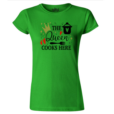Womens The Queen Cooks Here Funny T Shirt Baking Cakes Oven Kitchen
