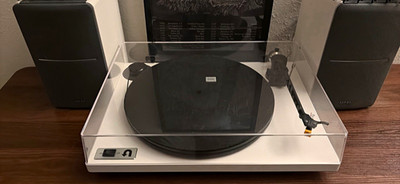 U-Turn Audio Orbit Basic Turntable. Built-in preamp. Cue lever included.