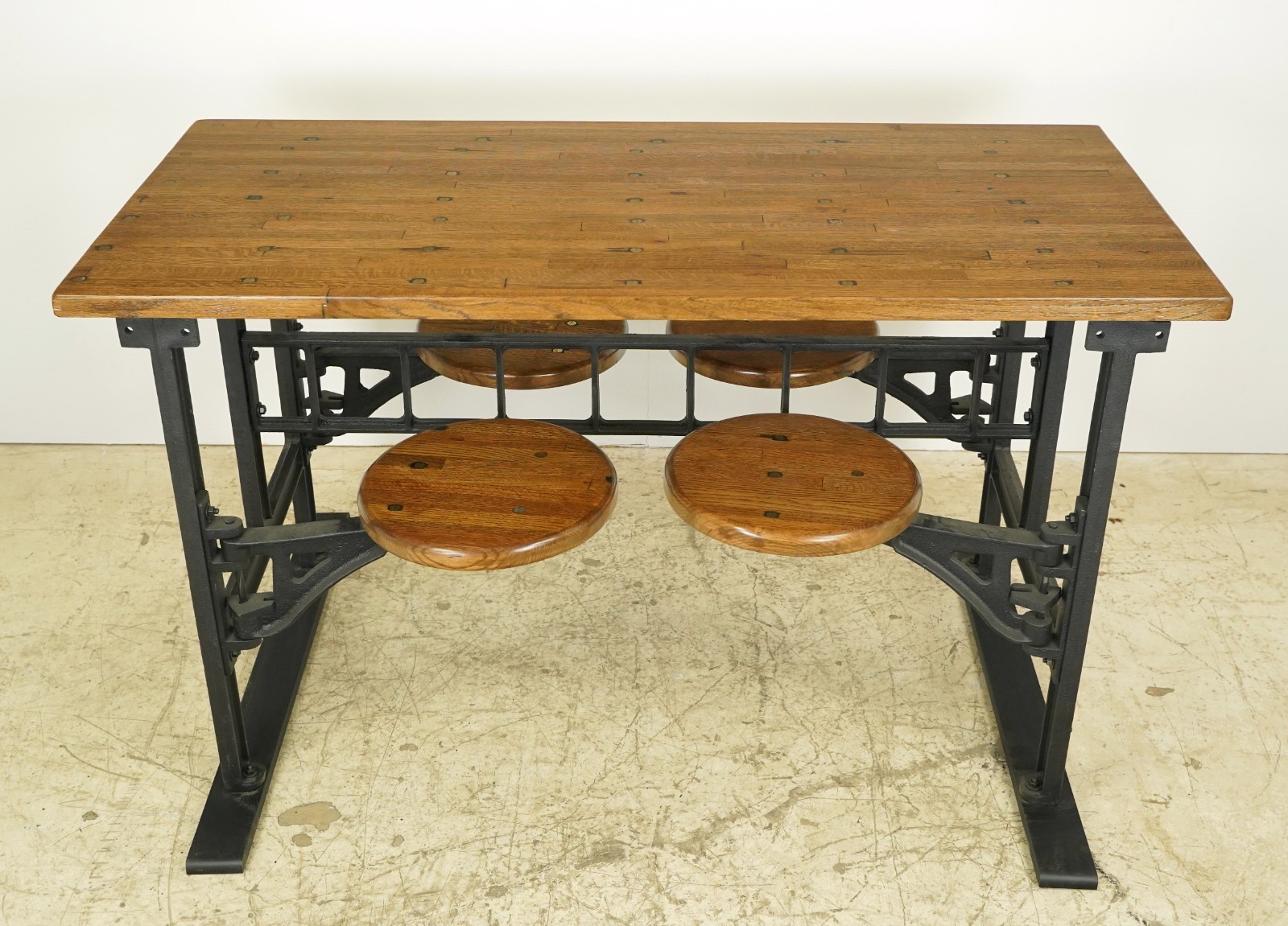 Provincial Industrial Flooring Top 4 Seat Swing Table