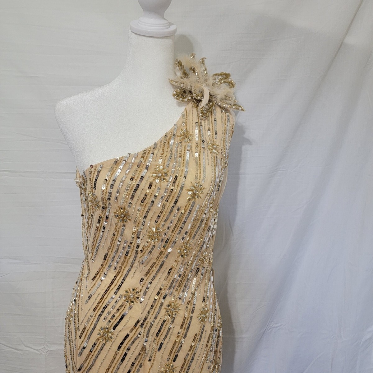 Mac Duggal Embellished Floral Detail One Shoulder Gown