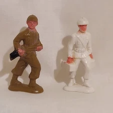 Bergen Toy & Nov. Co.  Inc. 2.75" 70mm Plastic Toy Soldier And Medic Vintage USA