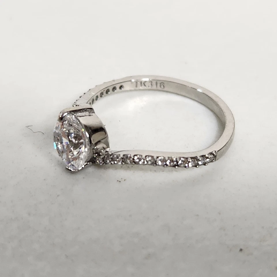 Круглое кольцо с бриллиантом 0,75 карата из нержавеющей стали с белым сапфиром размер 5 - Изображение 4 из 4