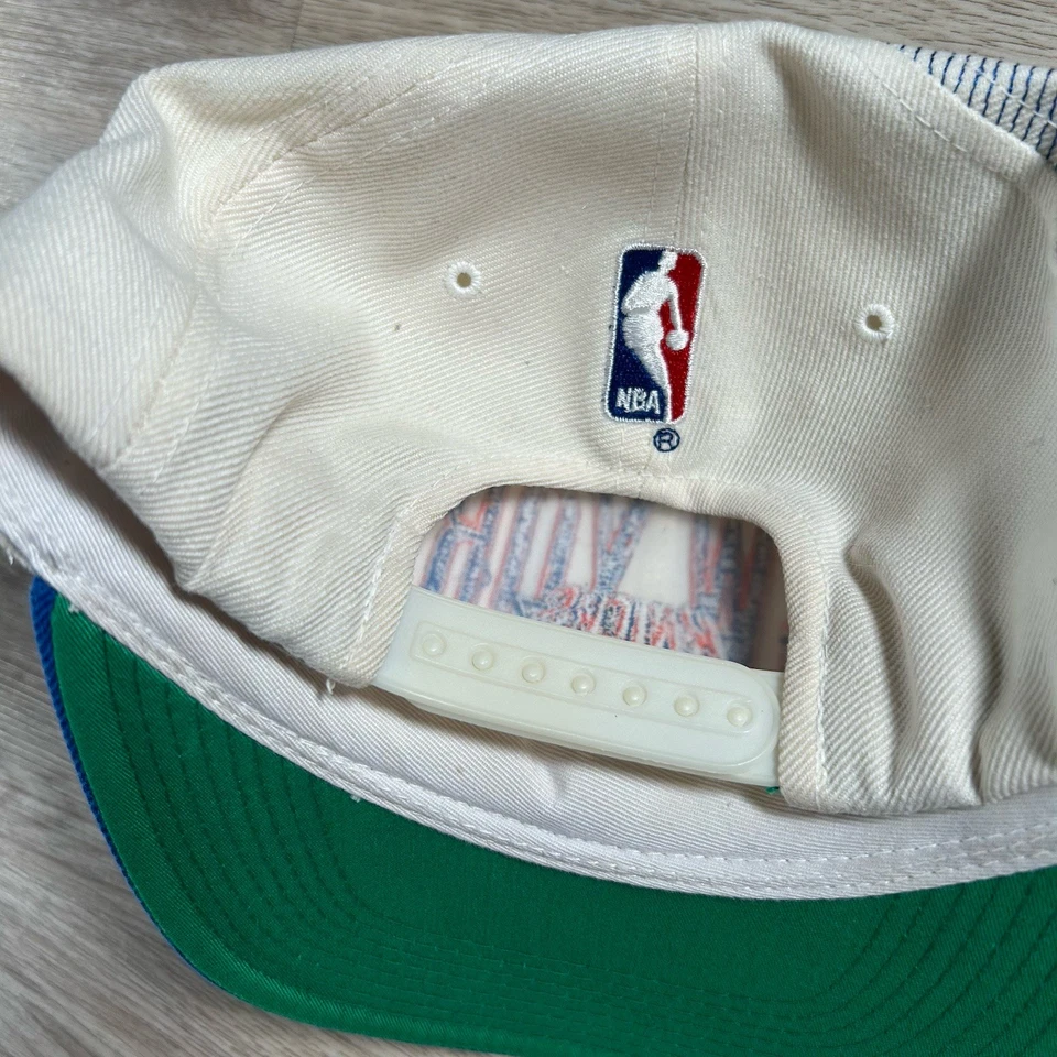 De colección Especialidades Deportivas New York Knicks Script Snapback Sombrero Blanco Lana NBA Foto 2 de 4