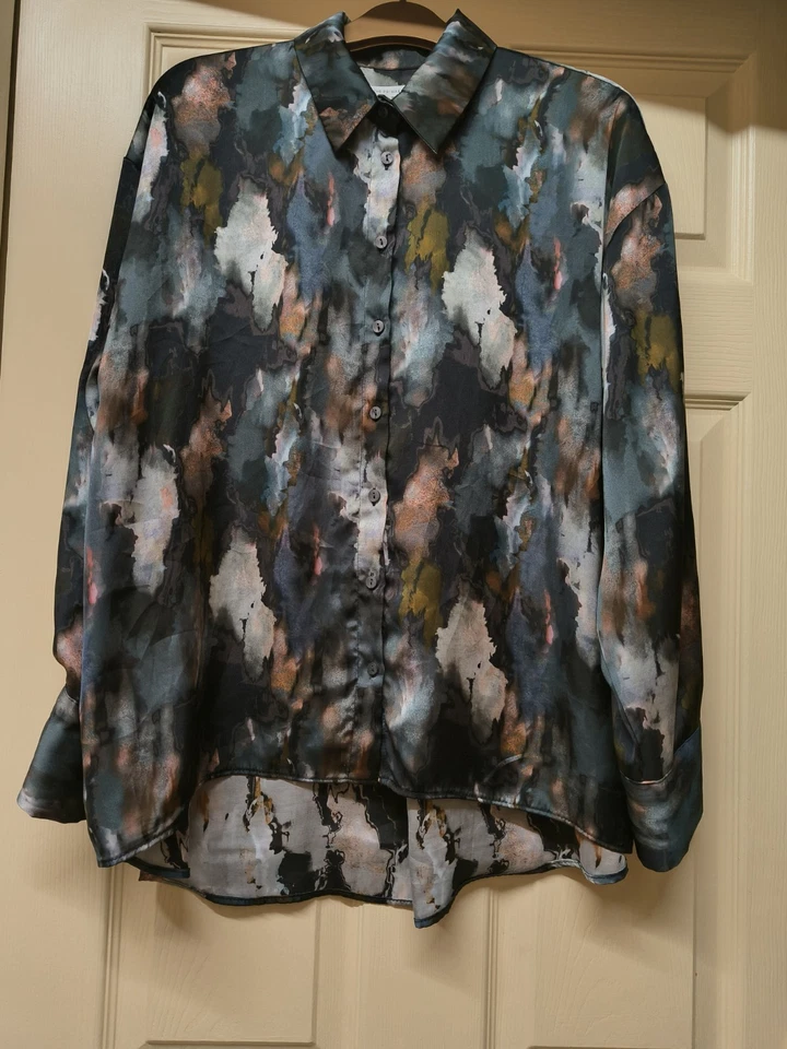 Women's Long Sleeve Shirt Blouse Size 10 - Image 2 of 4