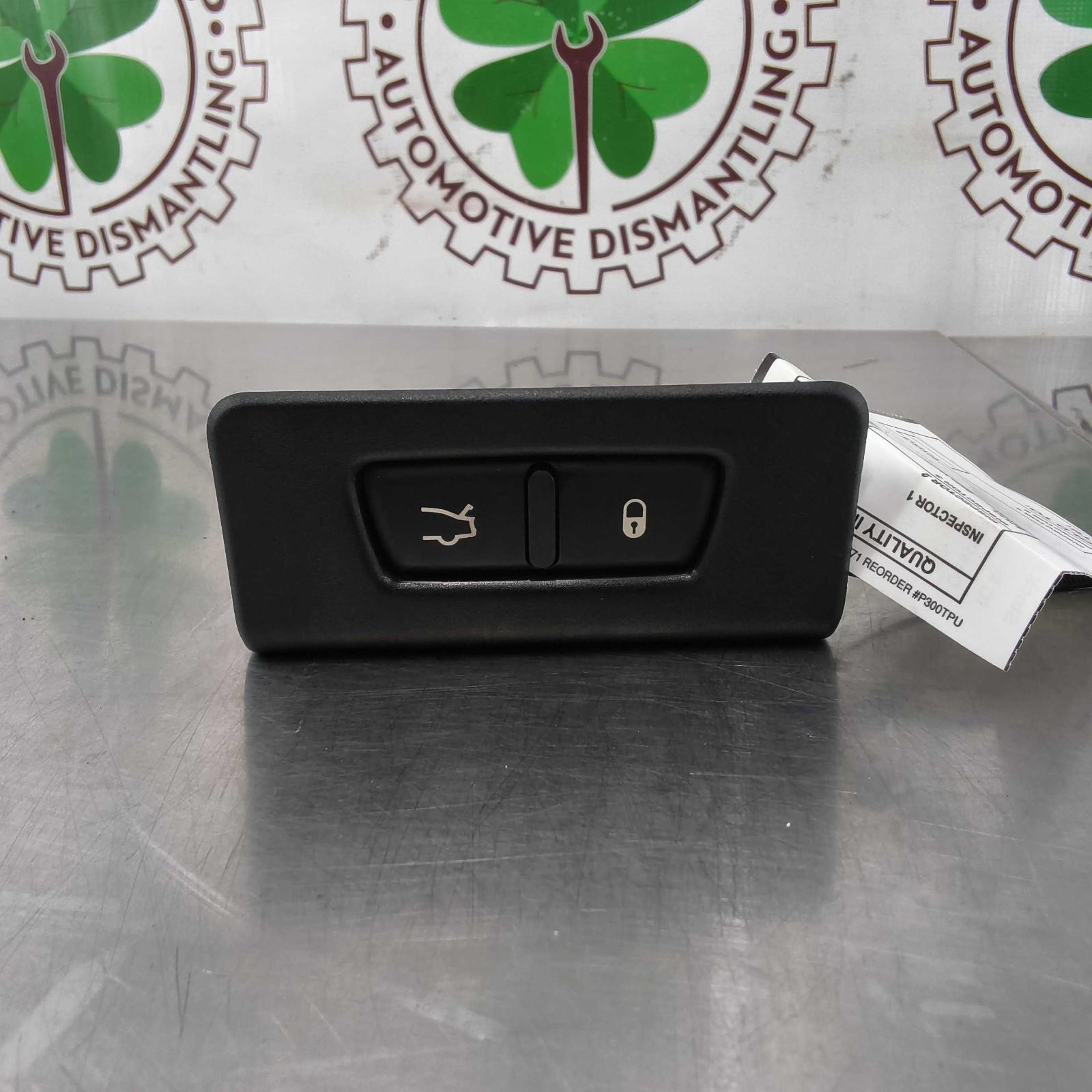 Maserati Quattroporte 2016 Rear Release switch P/N 670049319