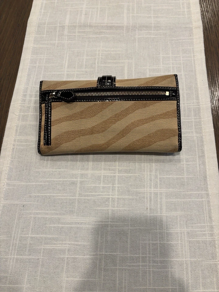 Cartera Dooney & Bourke Vintage Cebra Tostada y Negra Foto 3 de 4