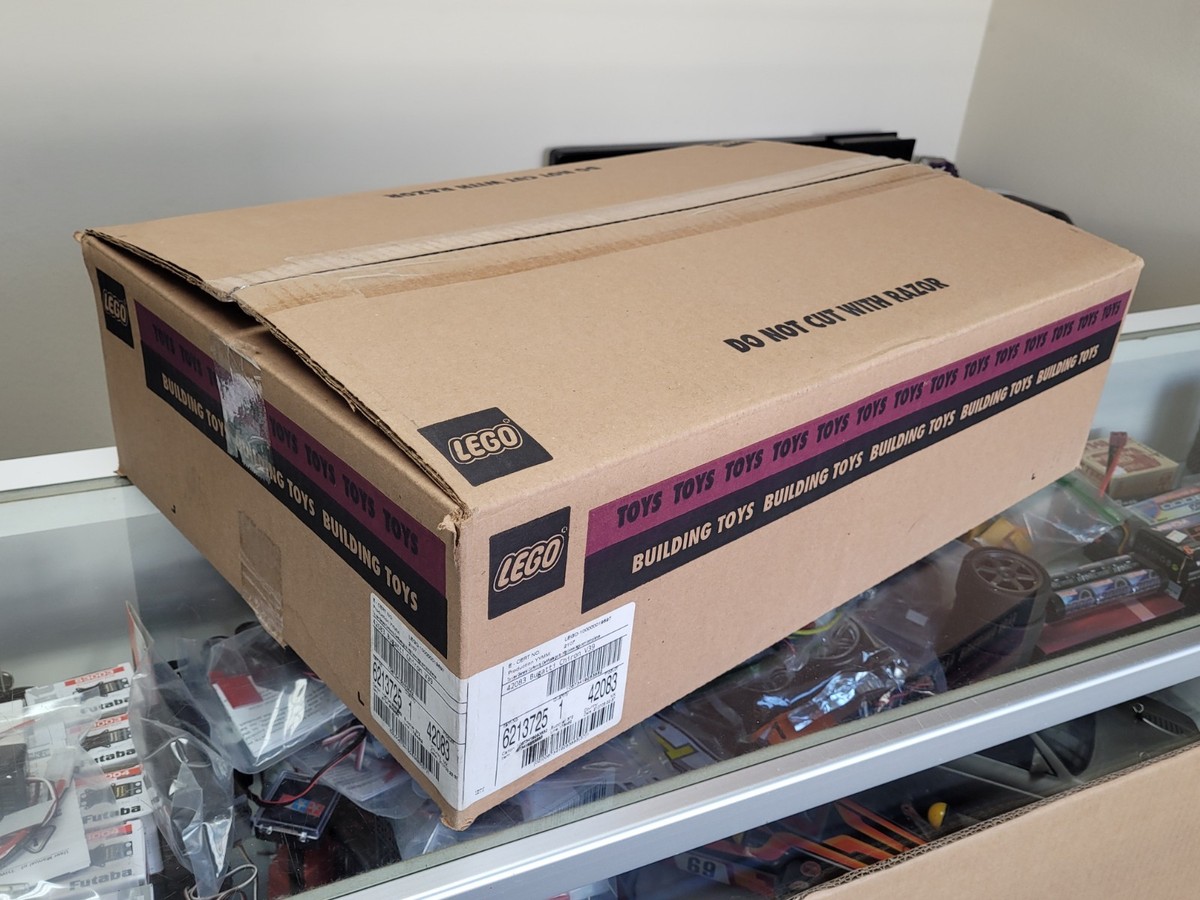 New LEGO Technic 42083 Bugatti Chiron NEW Factory Sealed 3599 pcs