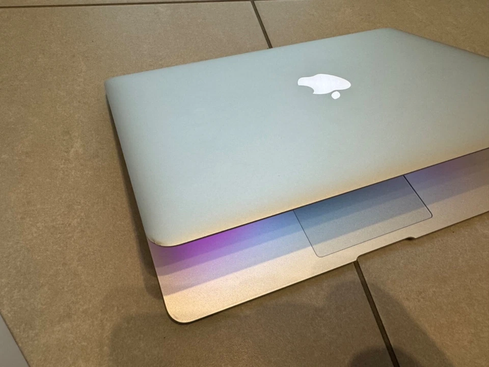 Apple MacBook Air 13" 2015 · i5 · 4GB · 256GB, foto 3 di 5