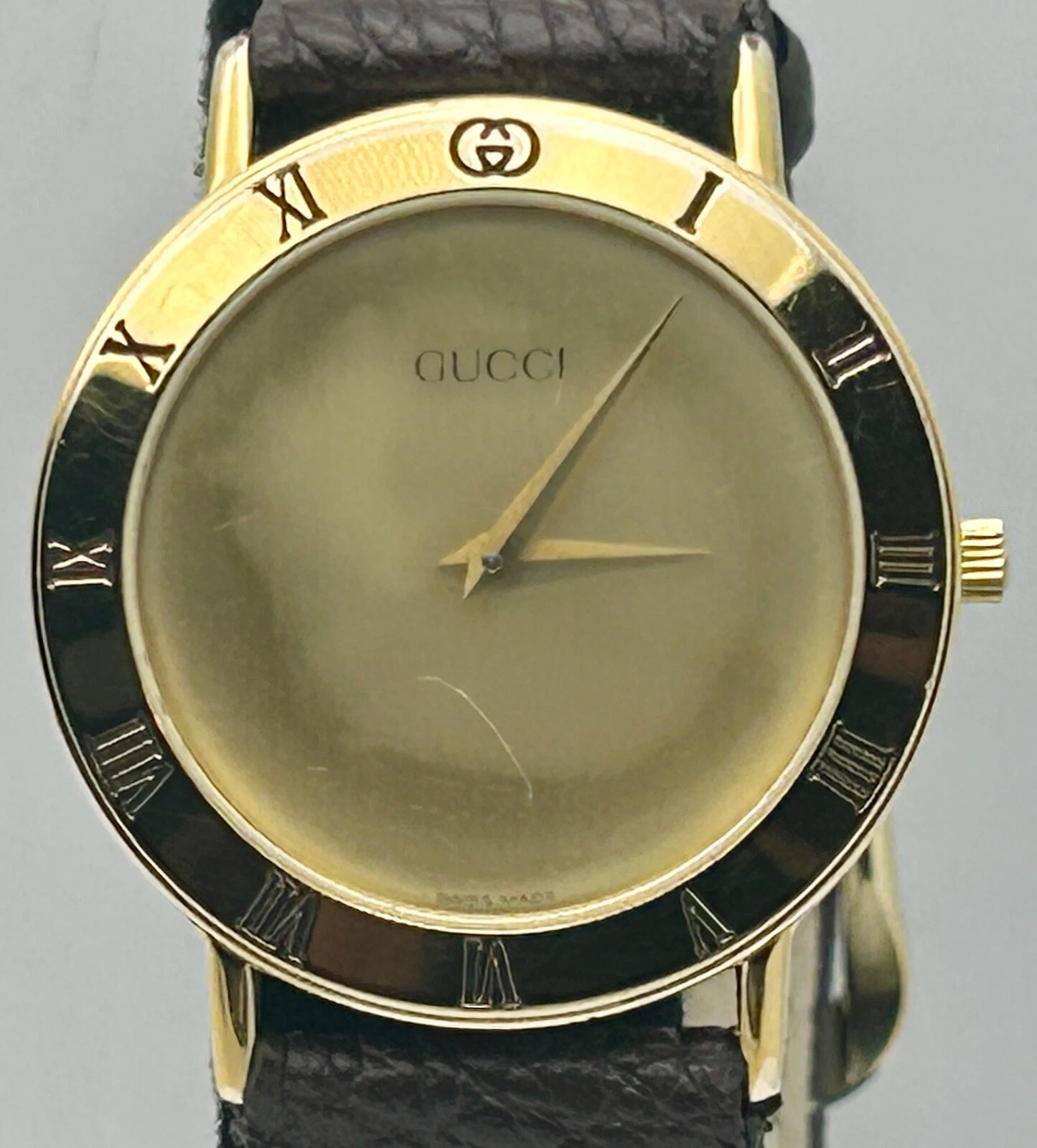 Montre homme authentique Gucci 3000,2,M cadran doré quartz doré pile et bracelet neufs