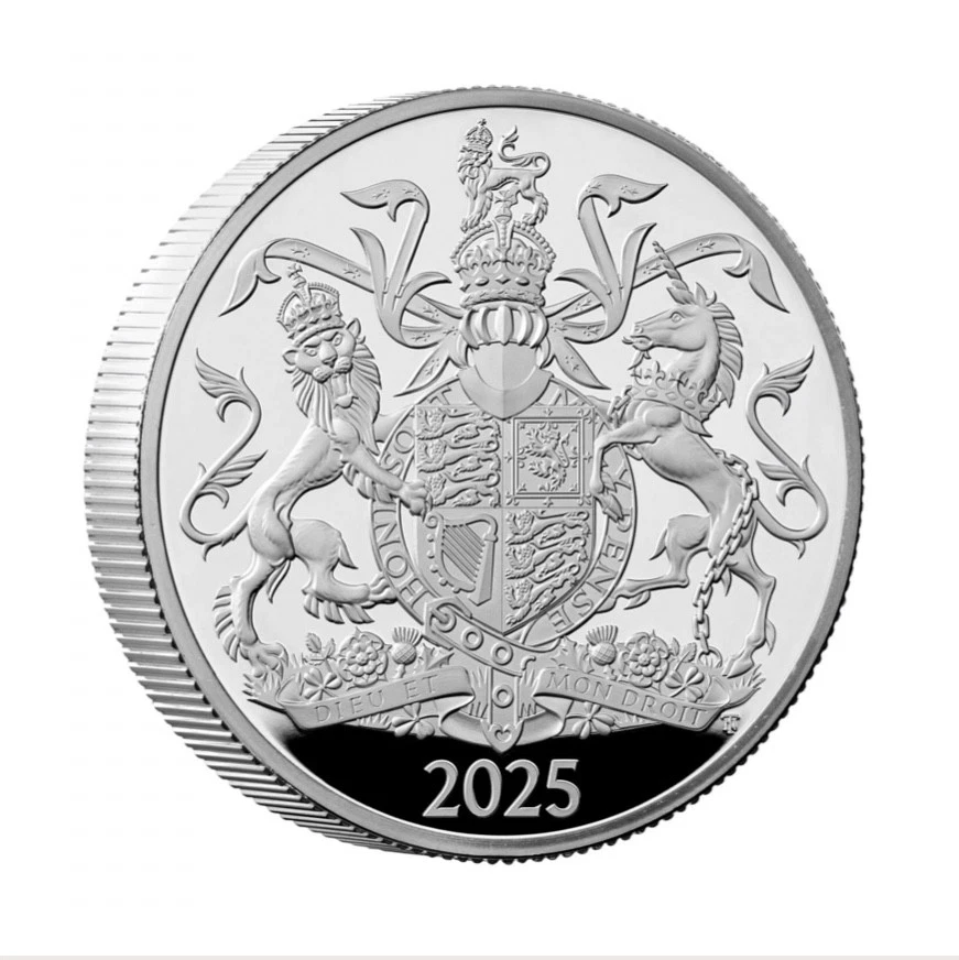 El escudo de armas del rey Carlos III 2025 Reino Unido £5 moneda de plata a prueba Piedfort Foto 2 de 4