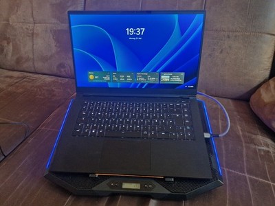 XMG FUSION 15 RTX 2070 Max-Q, Intel i7-9750H, 16GB RAM, 1TB GB SSD, Gaming Fan