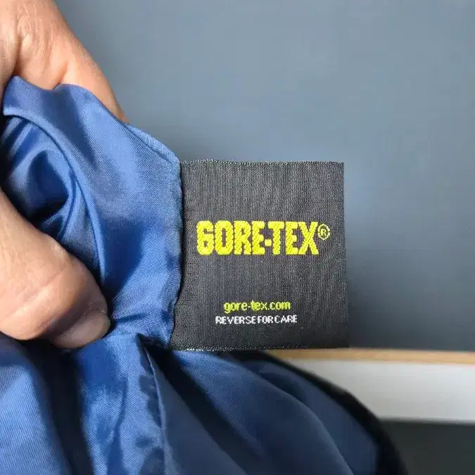 The North Face GORE-TEX Windbreaker Jacket - Size M, Navy/Kakhi thumbnail 3