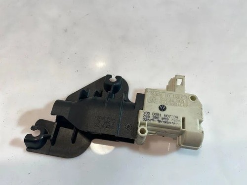 AUDI A6 4F2, C6 Motor für Tankdeckelverriegelung 3B0959782A 2.70 18121694