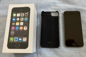 Apple iPhone 5s 16GB Schwarz Ohne Simlock. Guter kosmetischer Zustand. Angebote