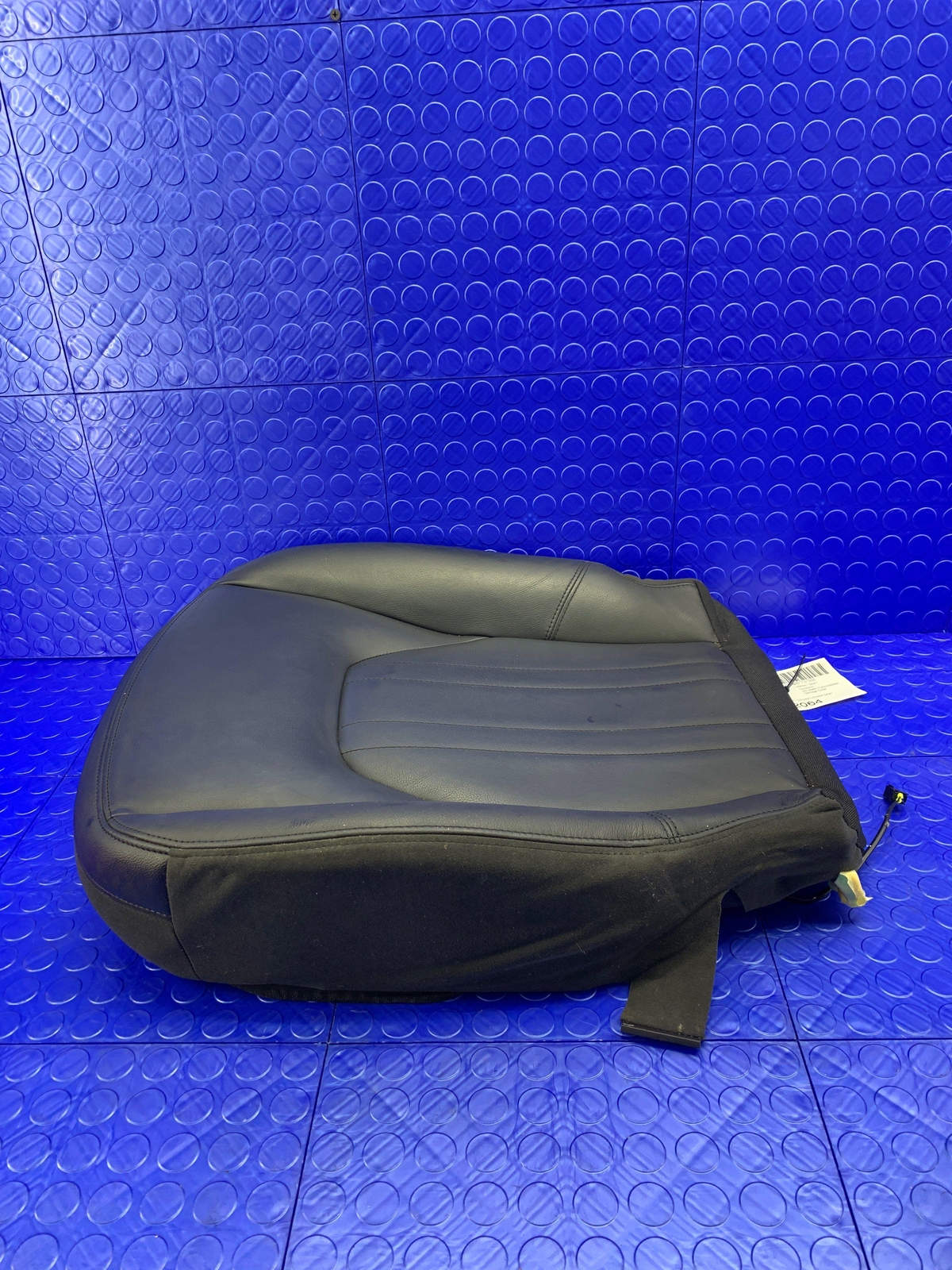 2017-2022 MASERATI LEVANTE FRONT RIGHT LOWER SEAT CUSHION BLACK LEATHER OEM 2018