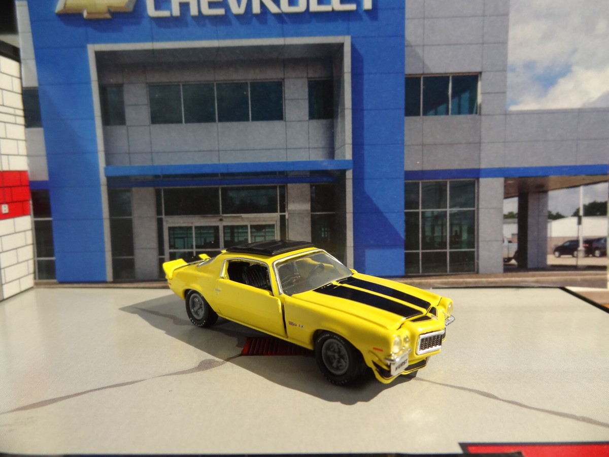 2ND GENERATION 1970 CHEVY CAMARO Z/28 RALLY SPORT 1:64 DIORAMA