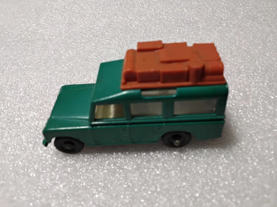 Vintage Lesney Matchbox Series No.12 Land Rover Safari Green White Interior - Image 2 of 4