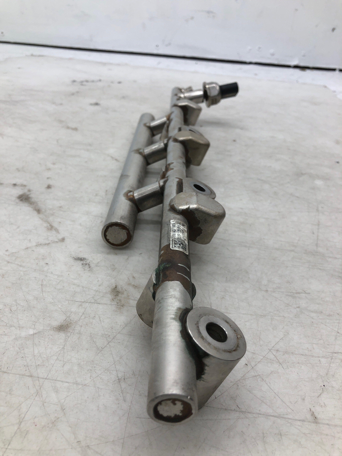 2016-2020 BENTLEY BENTAYGA 6.0L W12 LEFT & RIGHT FUEL RAIL SET 07P133316E OEM