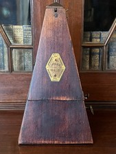 Antyczna drewniana piramida vintage metronom de Maezel pracująca z kluczem Francja