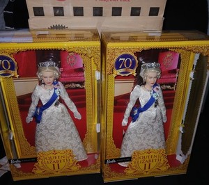Poupée Barbie Collection Reine 2